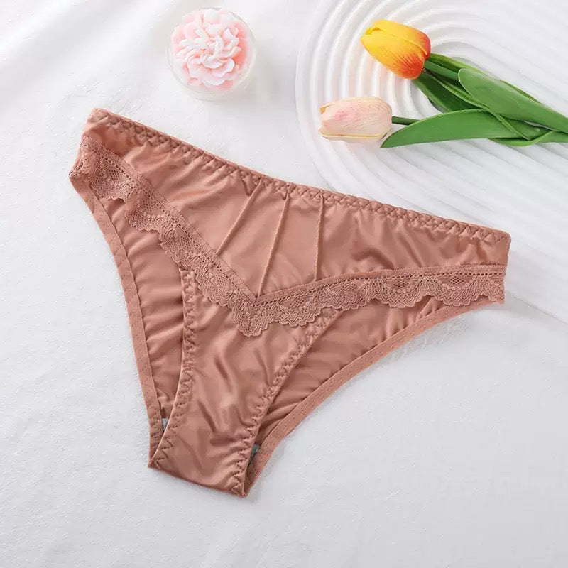 Women's 5-Pack Low-Rise Seamless Panties with Lace Trim